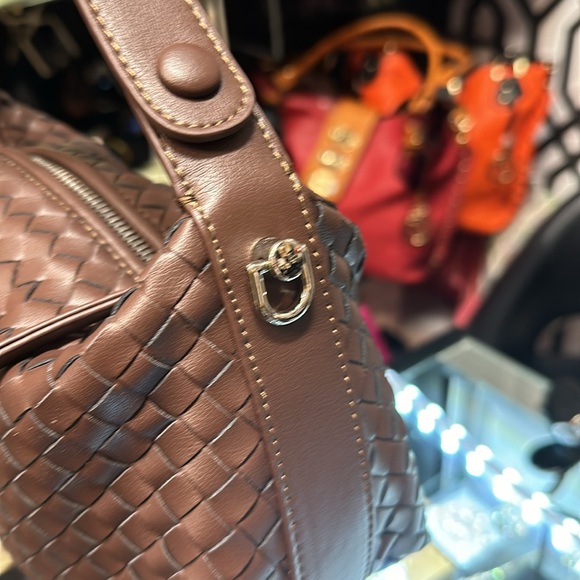 Chocolate handheld Handbag or shoulder strap can also be worn as a crossbody - Picture 3 of 12